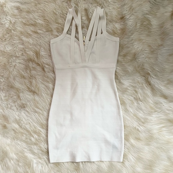🎉 Sale Marciano Los Angeles White Bondage Dress Small - Picture 7 of 7